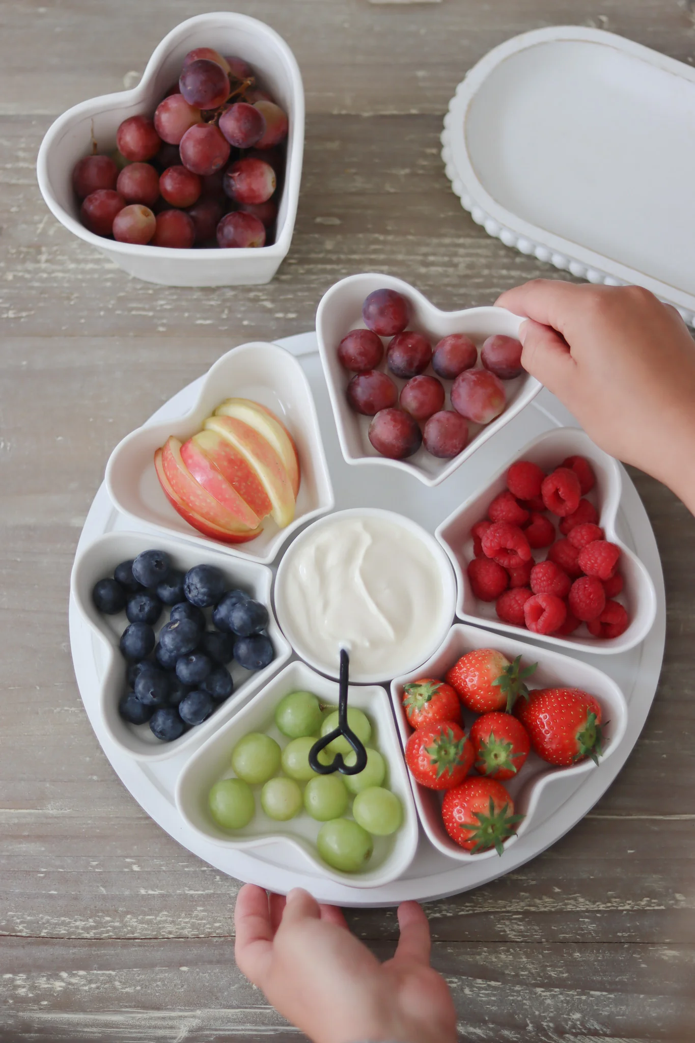 7 Pc Lazy Susan Heart Snacking Station - White