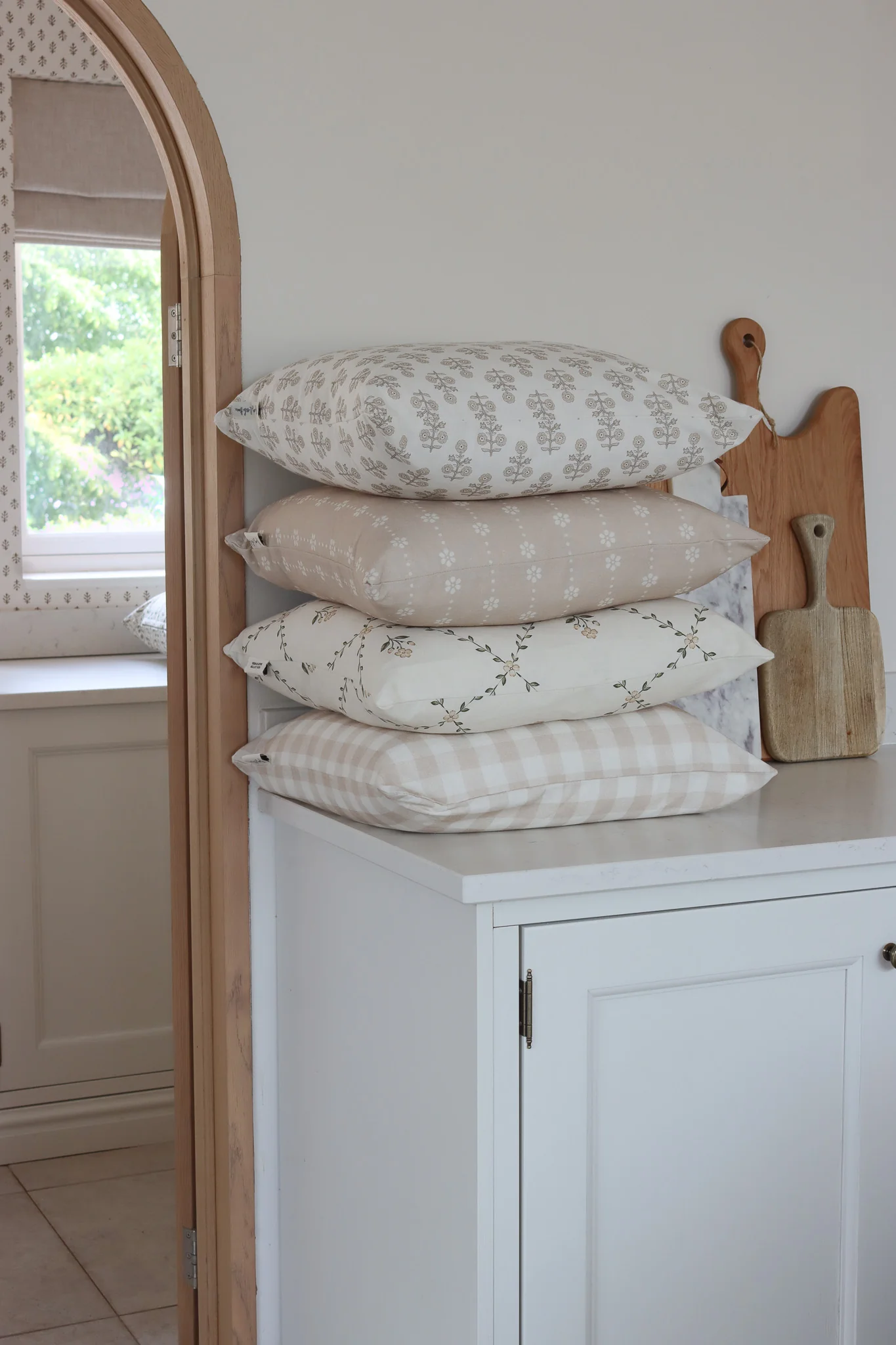 Daisy Trellis Cushion Cover - Image 3