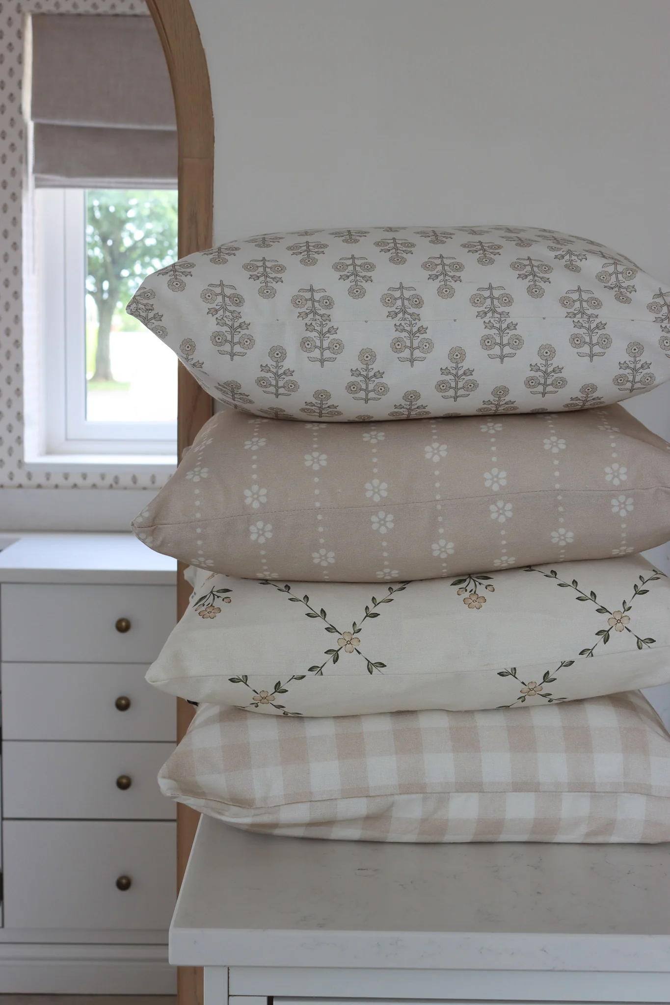 Daisy Trellis Cushion Cover - Image 4
