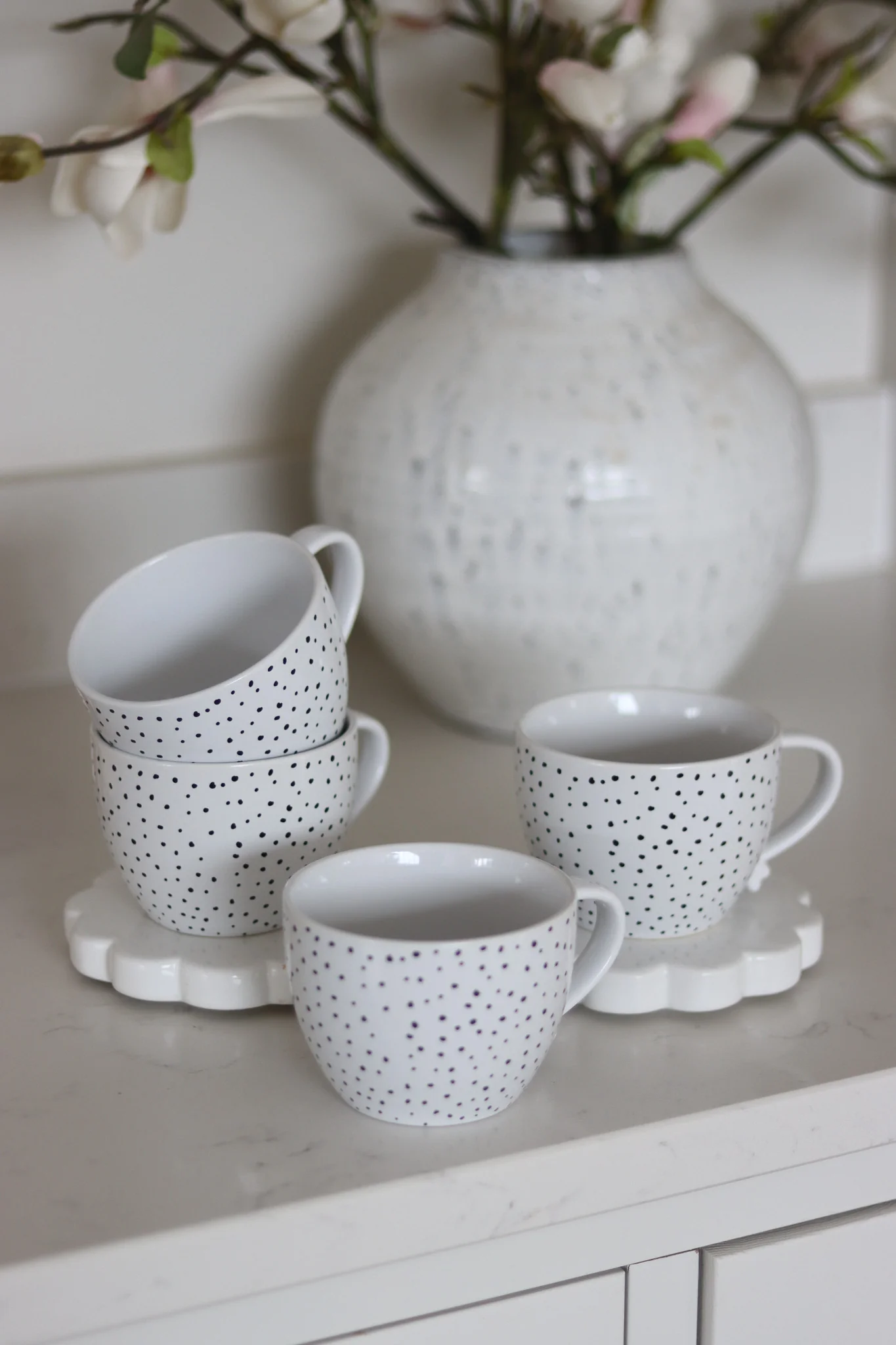 Heart Handled Ceramic Mug Set – 4 Piece – Dots - Image 3