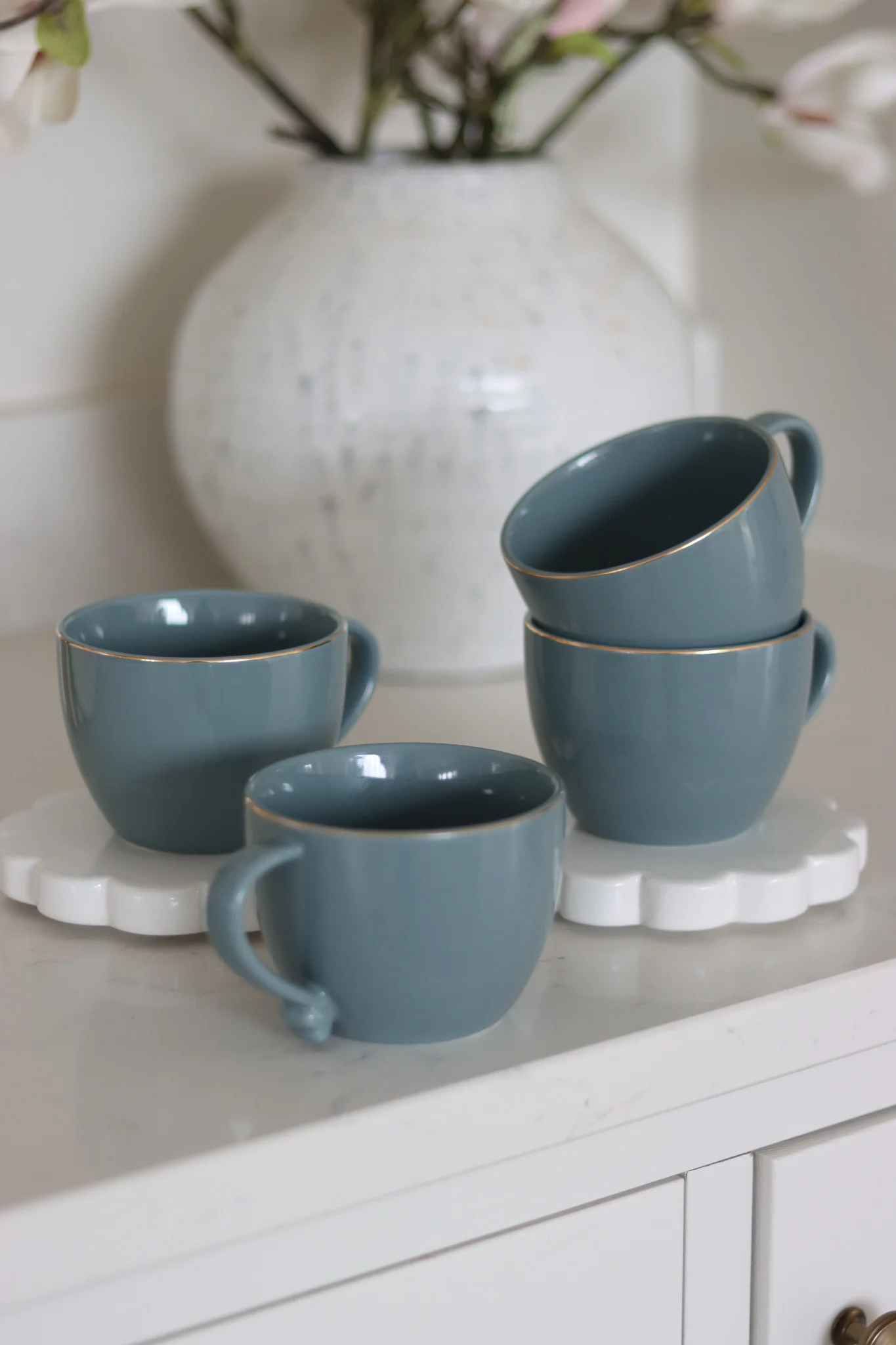 Heart Handled Ceramic Mug Set – 4 Piece – Slate Gold Trim - Image 3