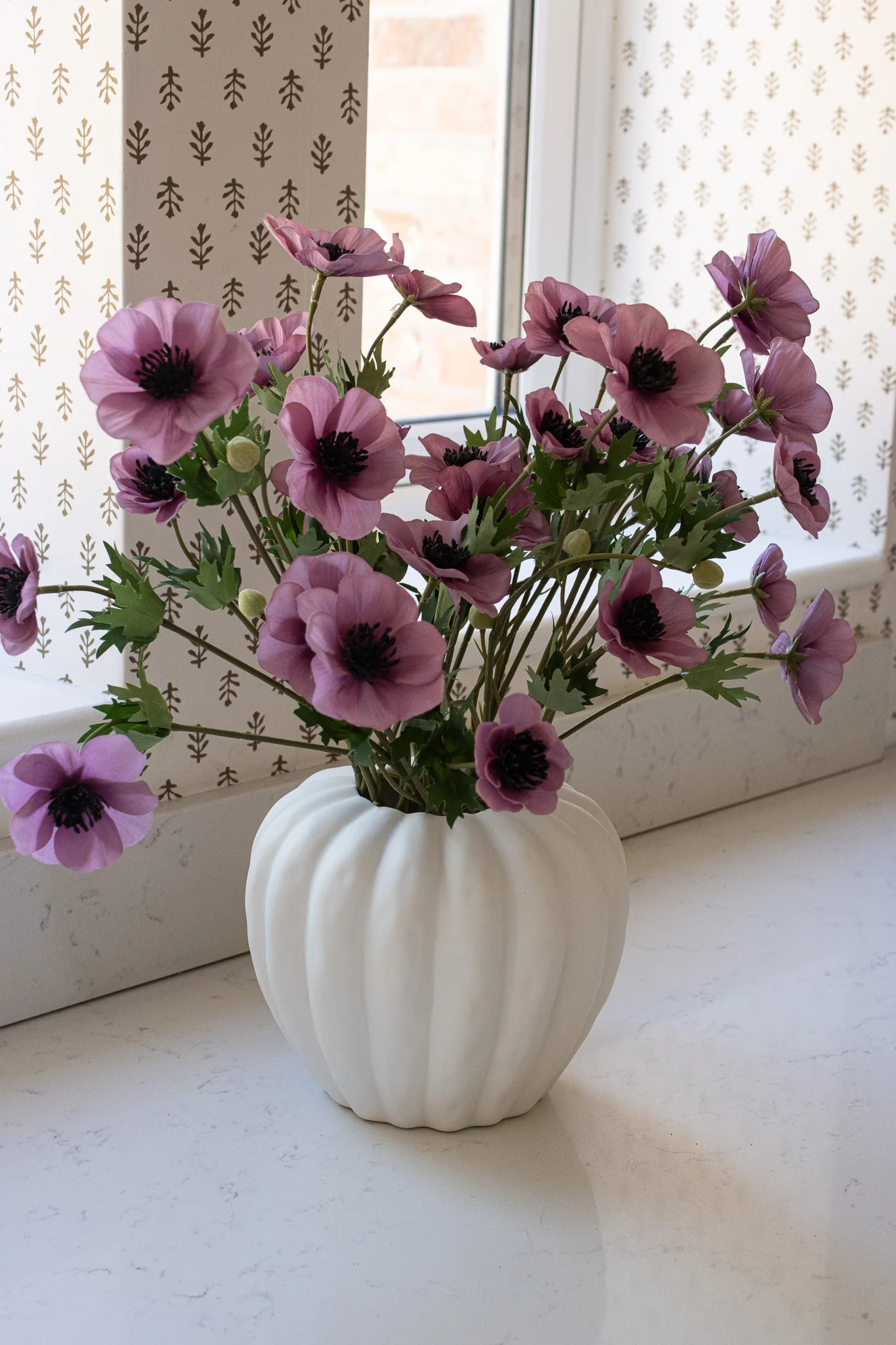 Matt White Curved Ceramic Vase - Image 4