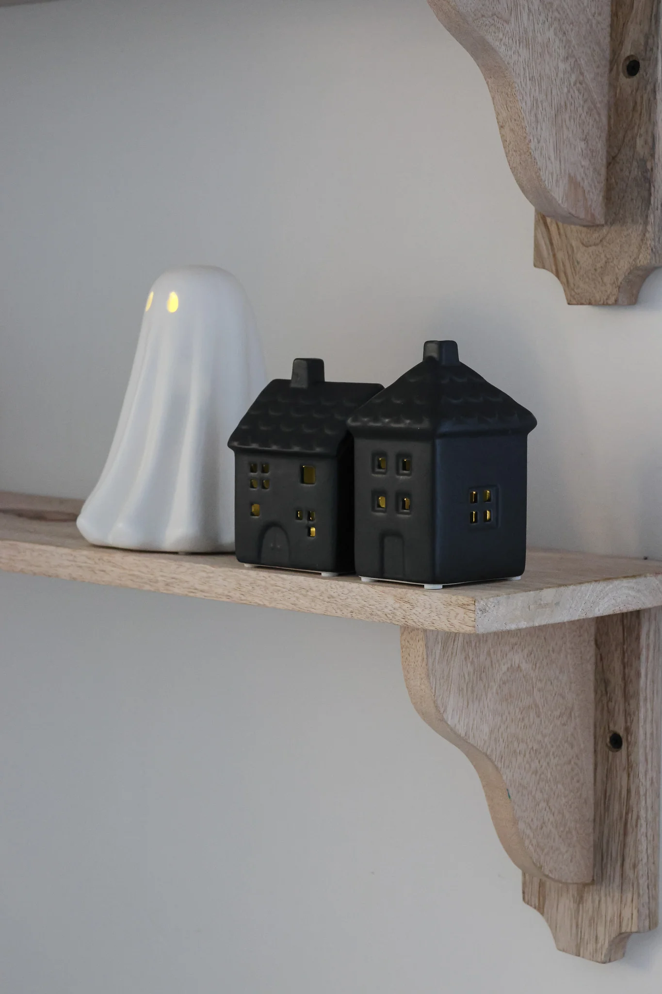 Set of 2 LED Ceramic houses - Matt Black - Image 2