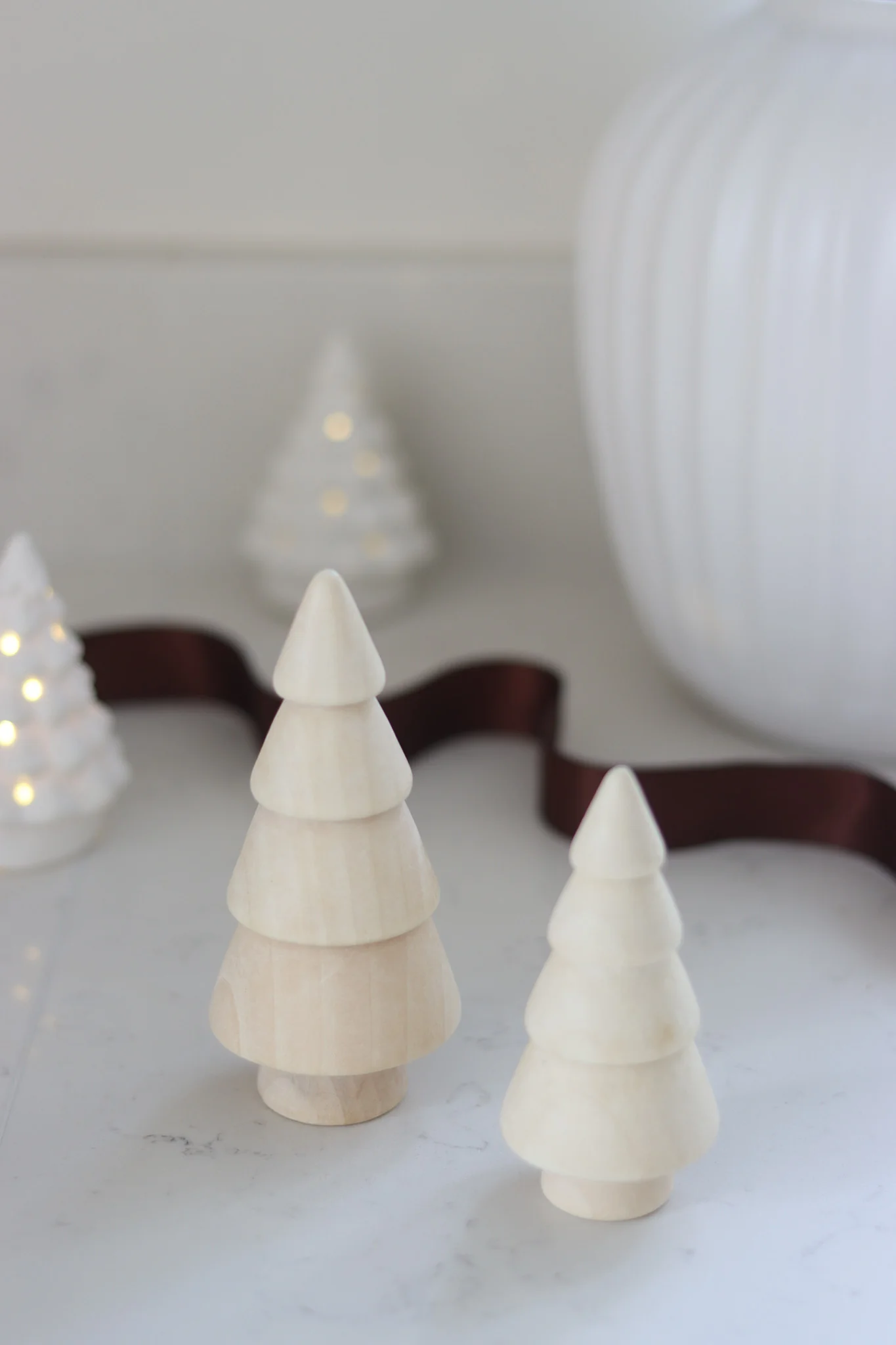 Set of 2 Wooden Christmas Trees - Image 4