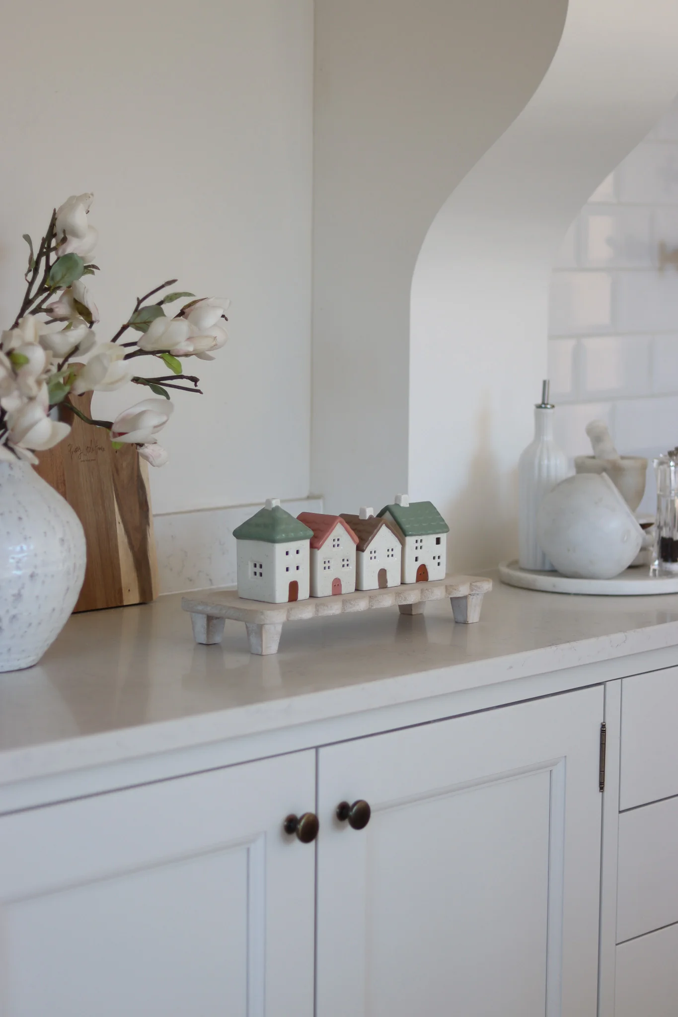 Set of 4 LED Pastel Ceramic Houses - Image 2